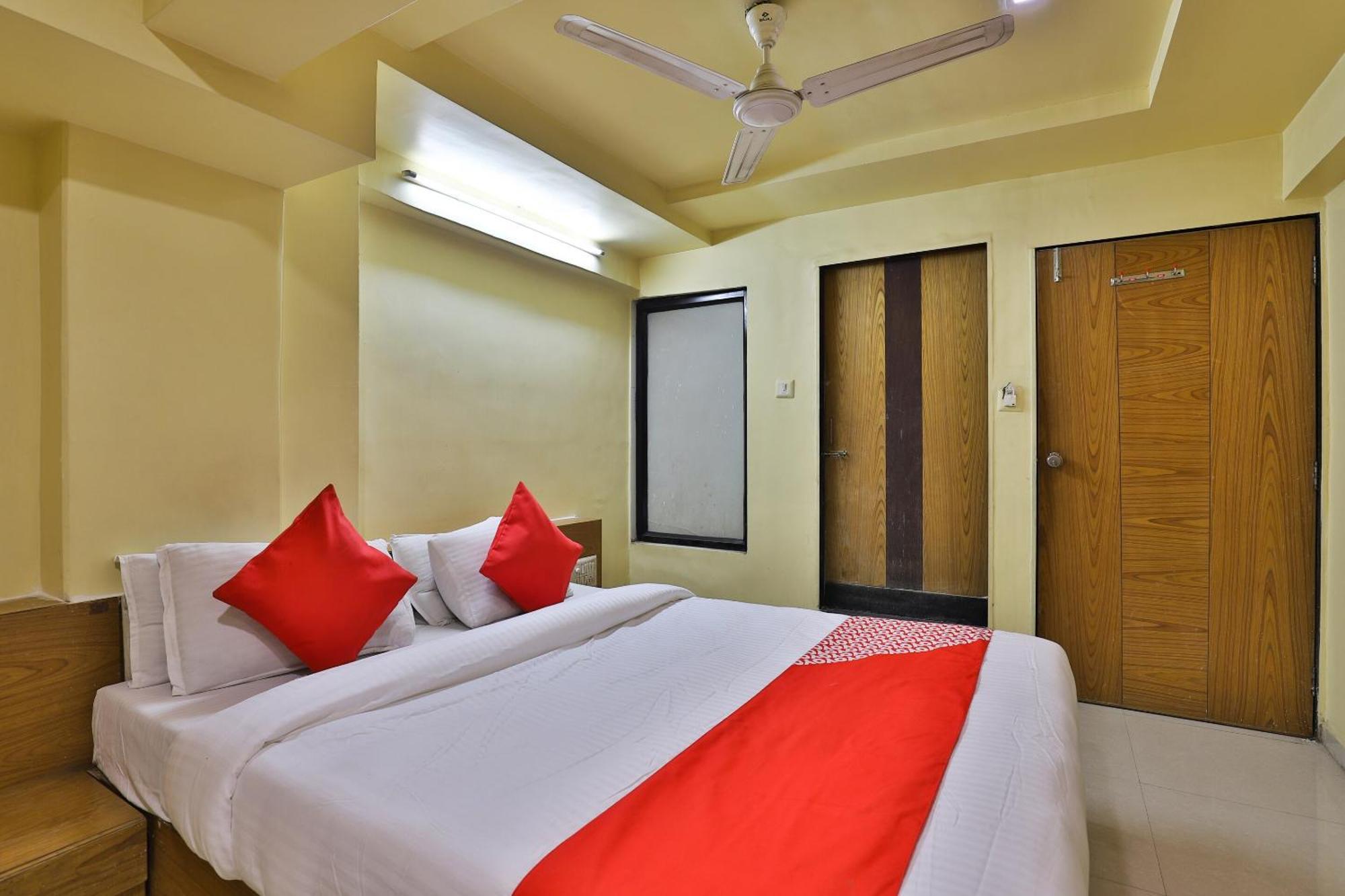 Spot On Hotel Shreeji Palace Ahmedabad Luaran gambar