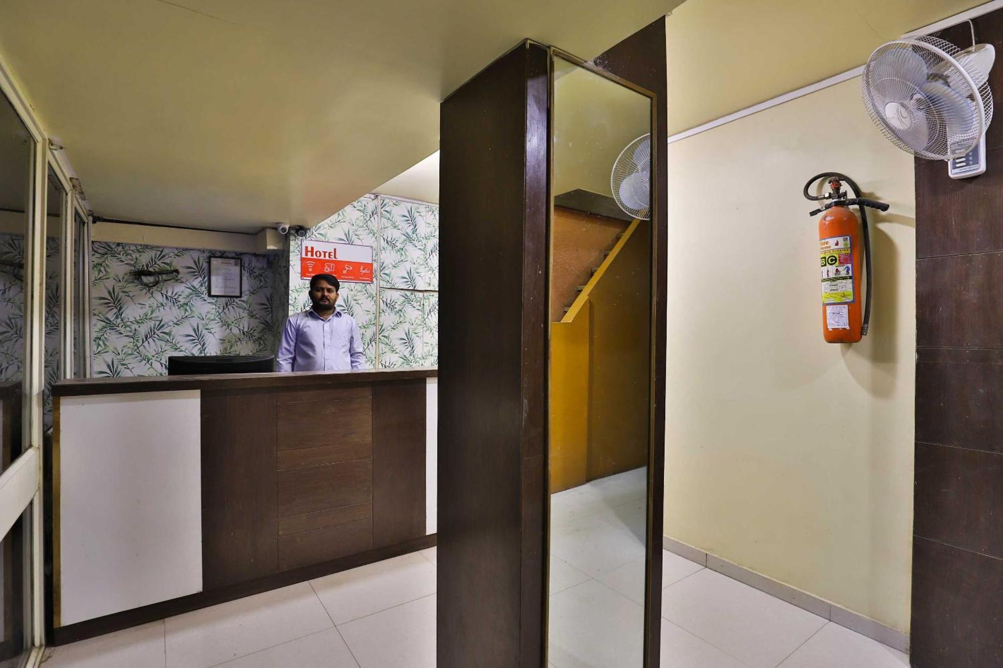 Spot On Hotel Shreeji Palace Ahmedabad Luaran gambar