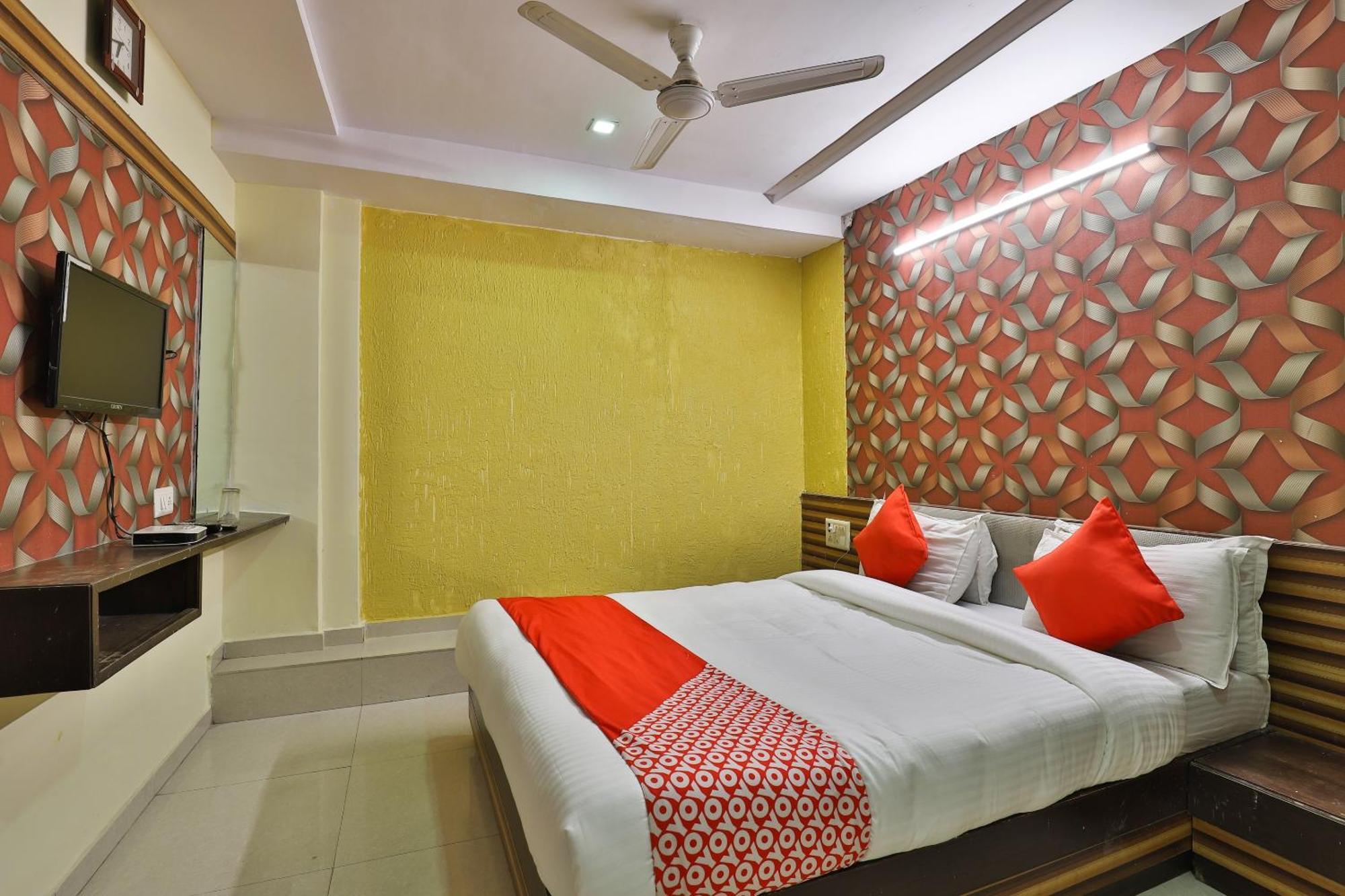 Spot On Hotel Shreeji Palace Ahmedabad Luaran gambar