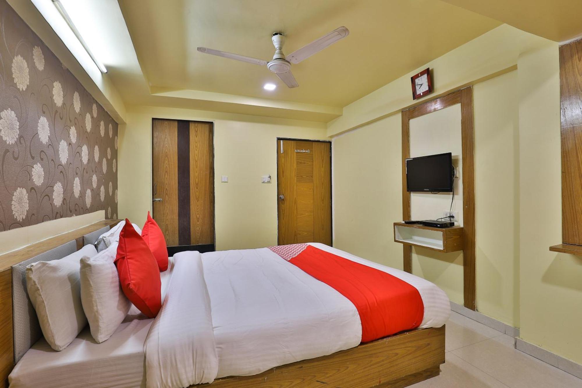 Spot On Hotel Shreeji Palace Ahmedabad Luaran gambar