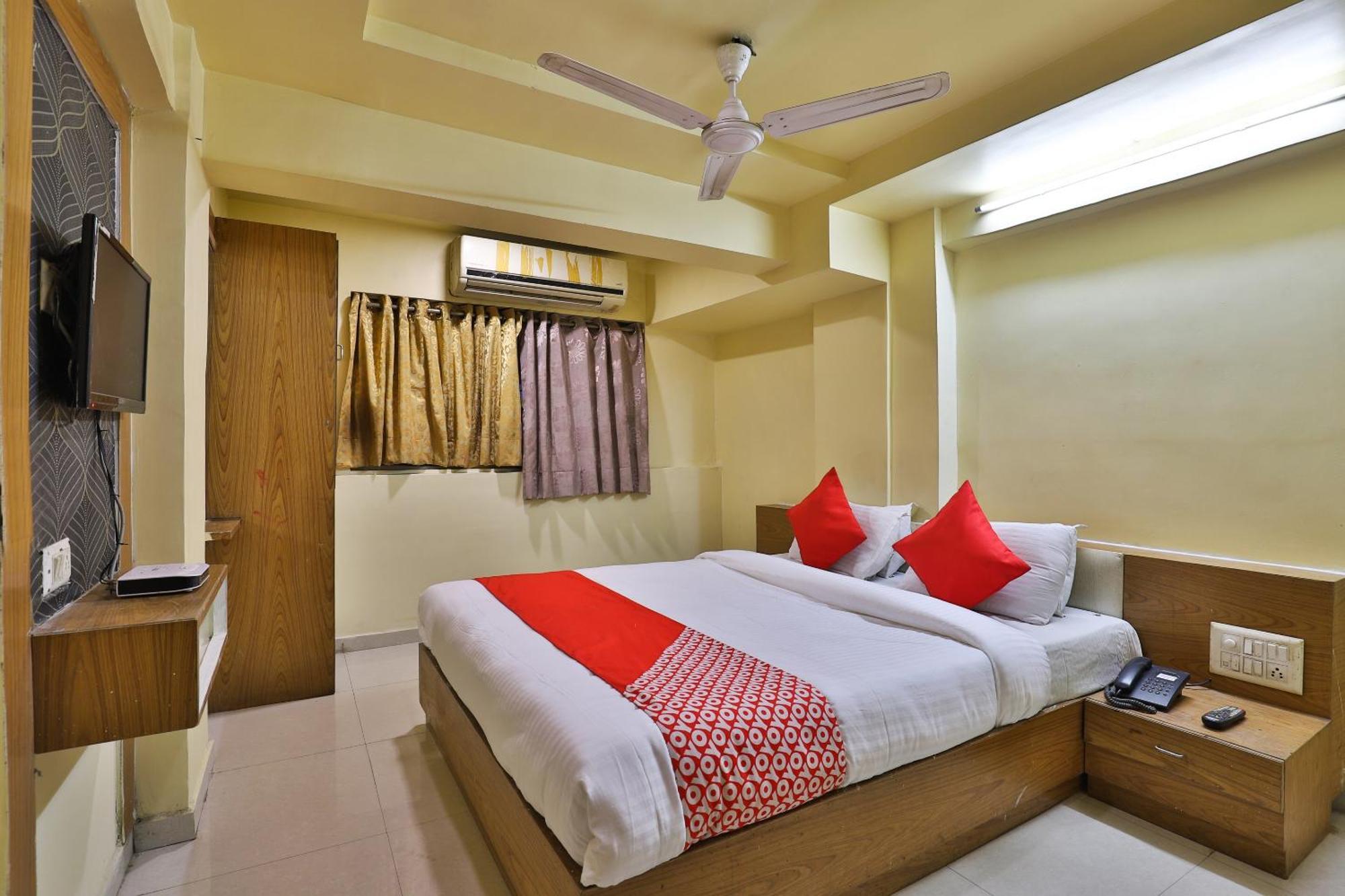 Spot On Hotel Shreeji Palace Ahmedabad Luaran gambar