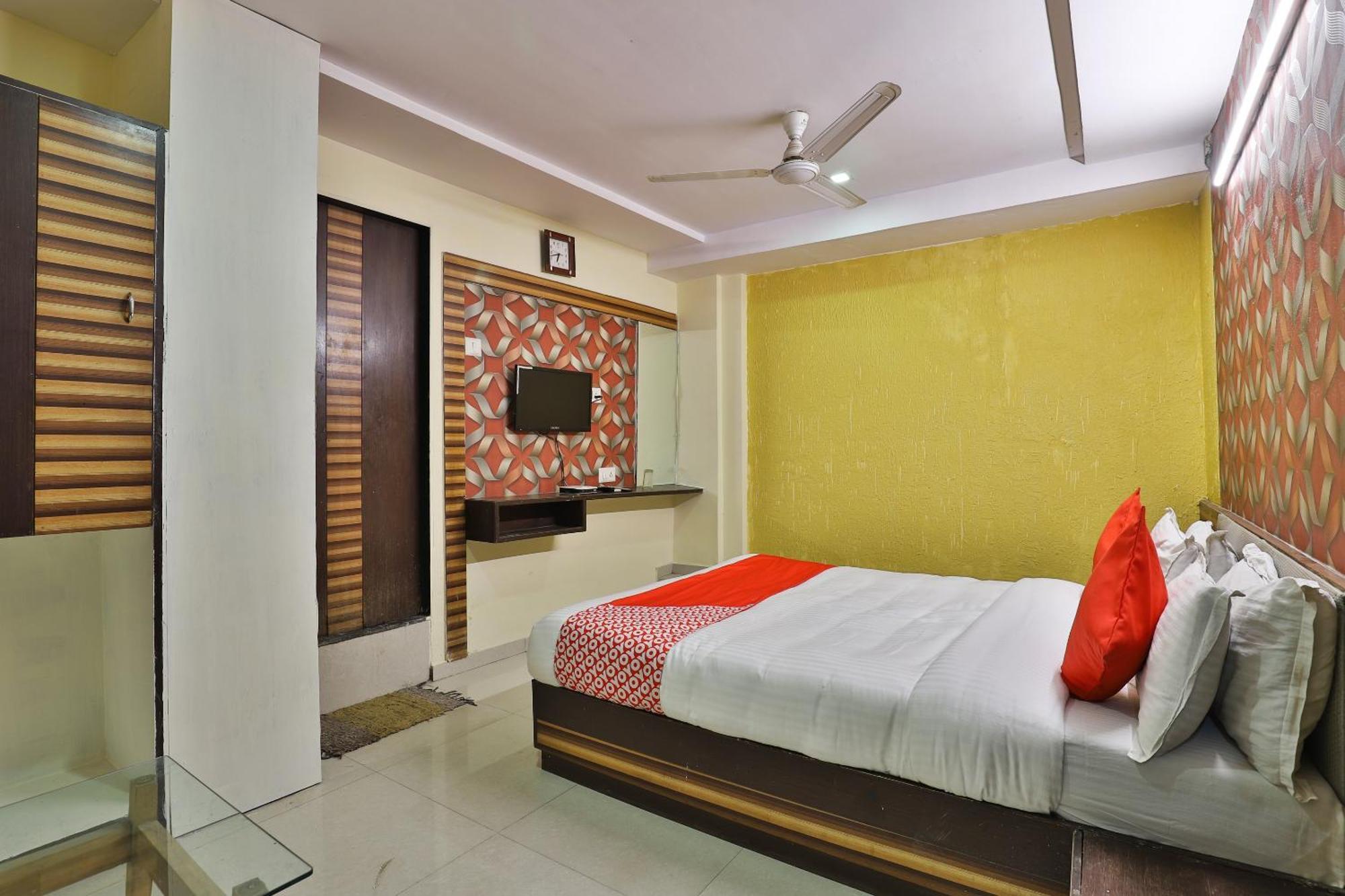 Spot On Hotel Shreeji Palace Ahmedabad Luaran gambar
